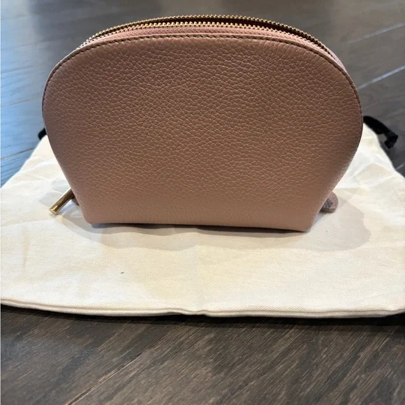 Cuyana Medium Pink Travel Case - Picture 5 of 10